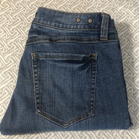 CAbi Heritage Wash Skinny Jeans 6 - Picture 9 of 9